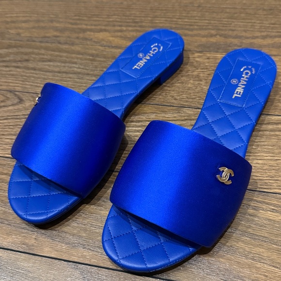 CHANEL Royal Blue Slide Sandals. Silk. Size 41. Never worn brand new. - Picture 3 of 6